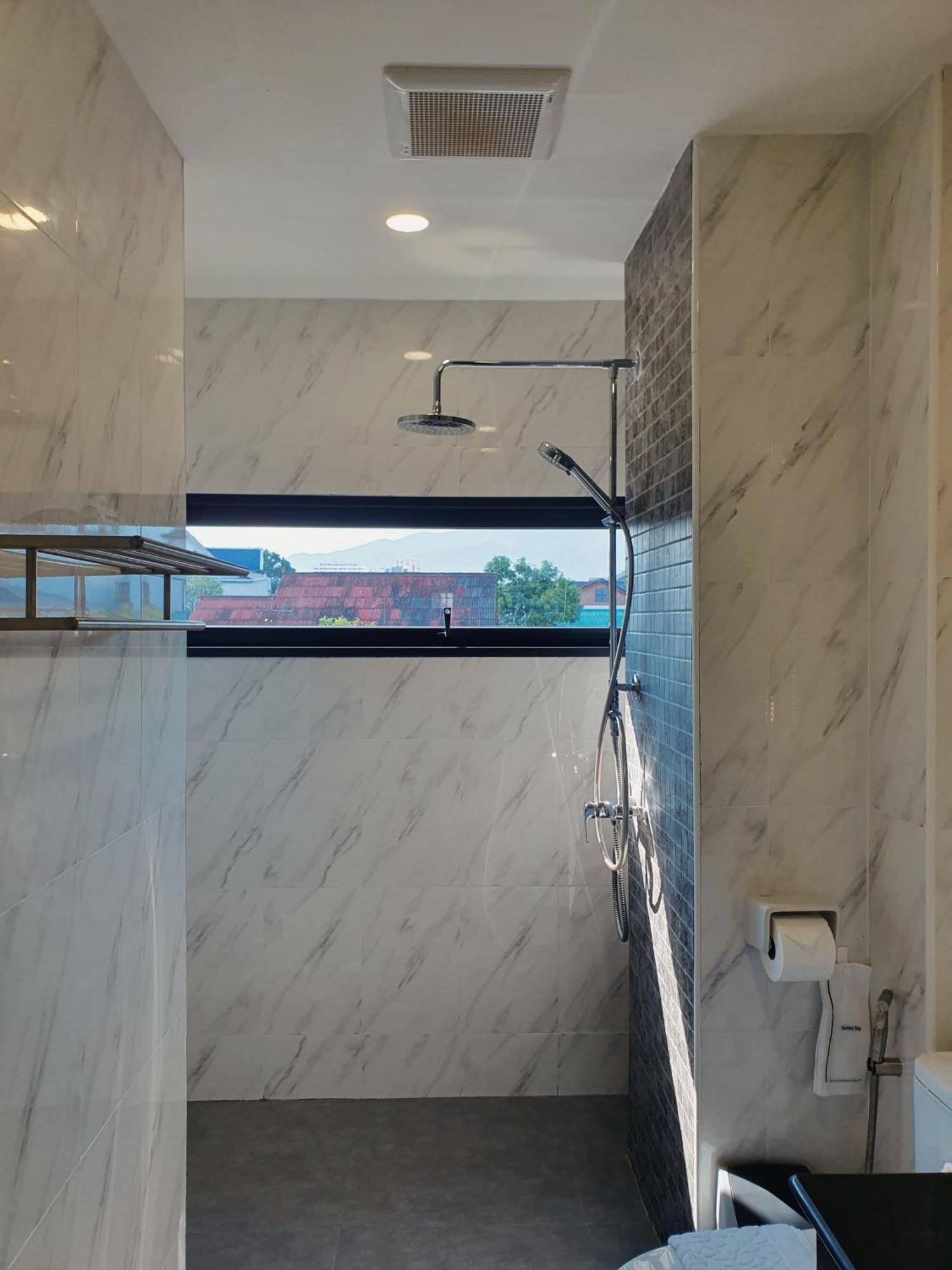The Sila Suites - Intrawarorot Chiang Mai Exterior foto
