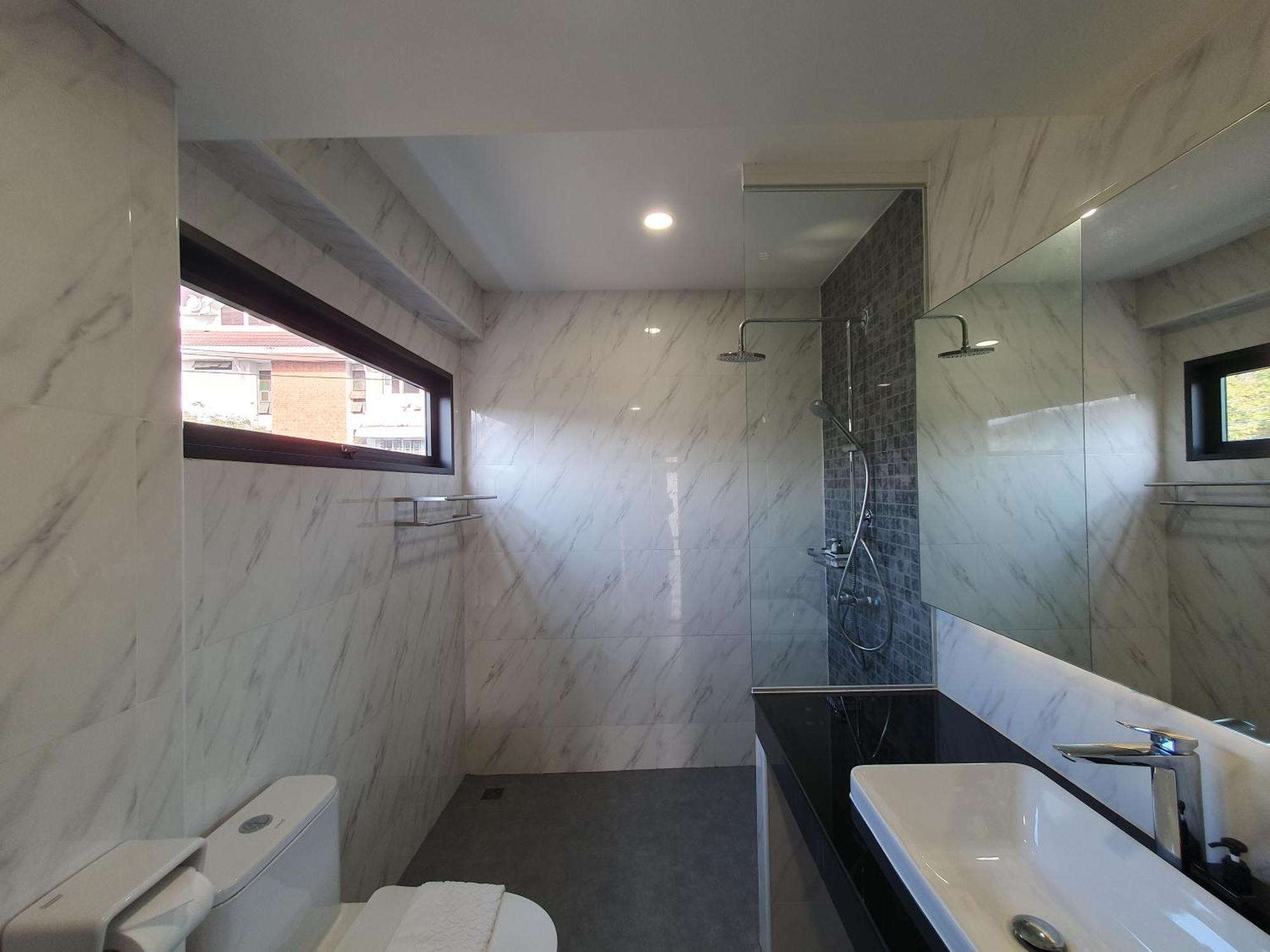 The Sila Suites - Intrawarorot Chiang Mai Exterior foto