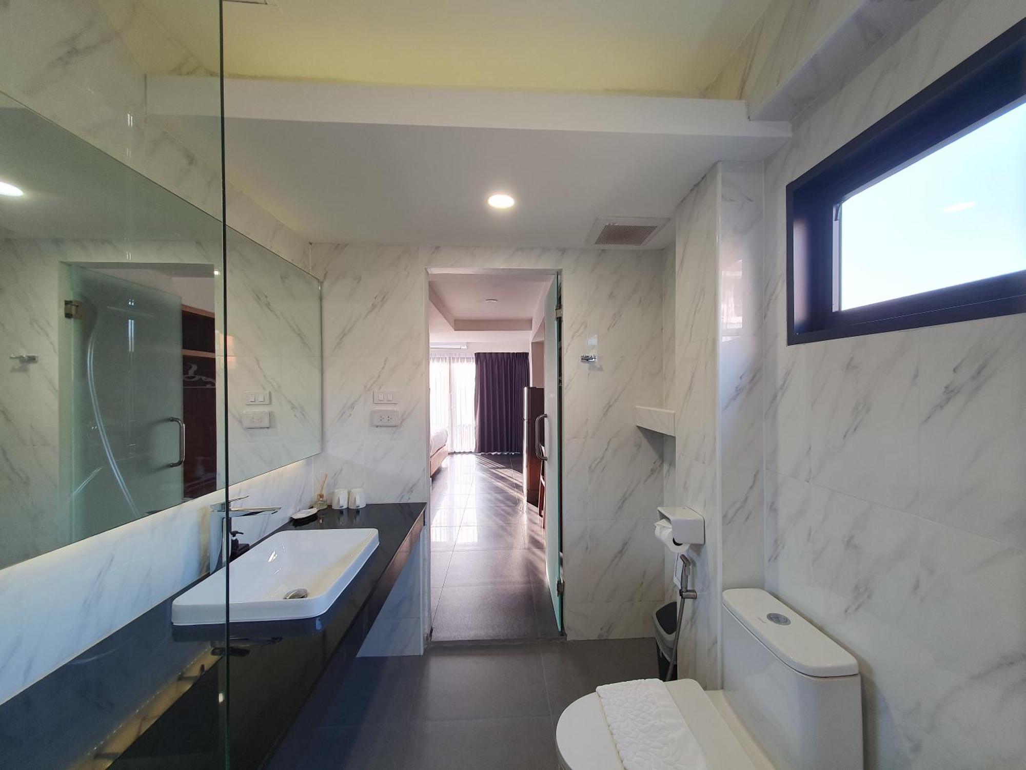 The Sila Suites - Intrawarorot Chiang Mai Exterior foto